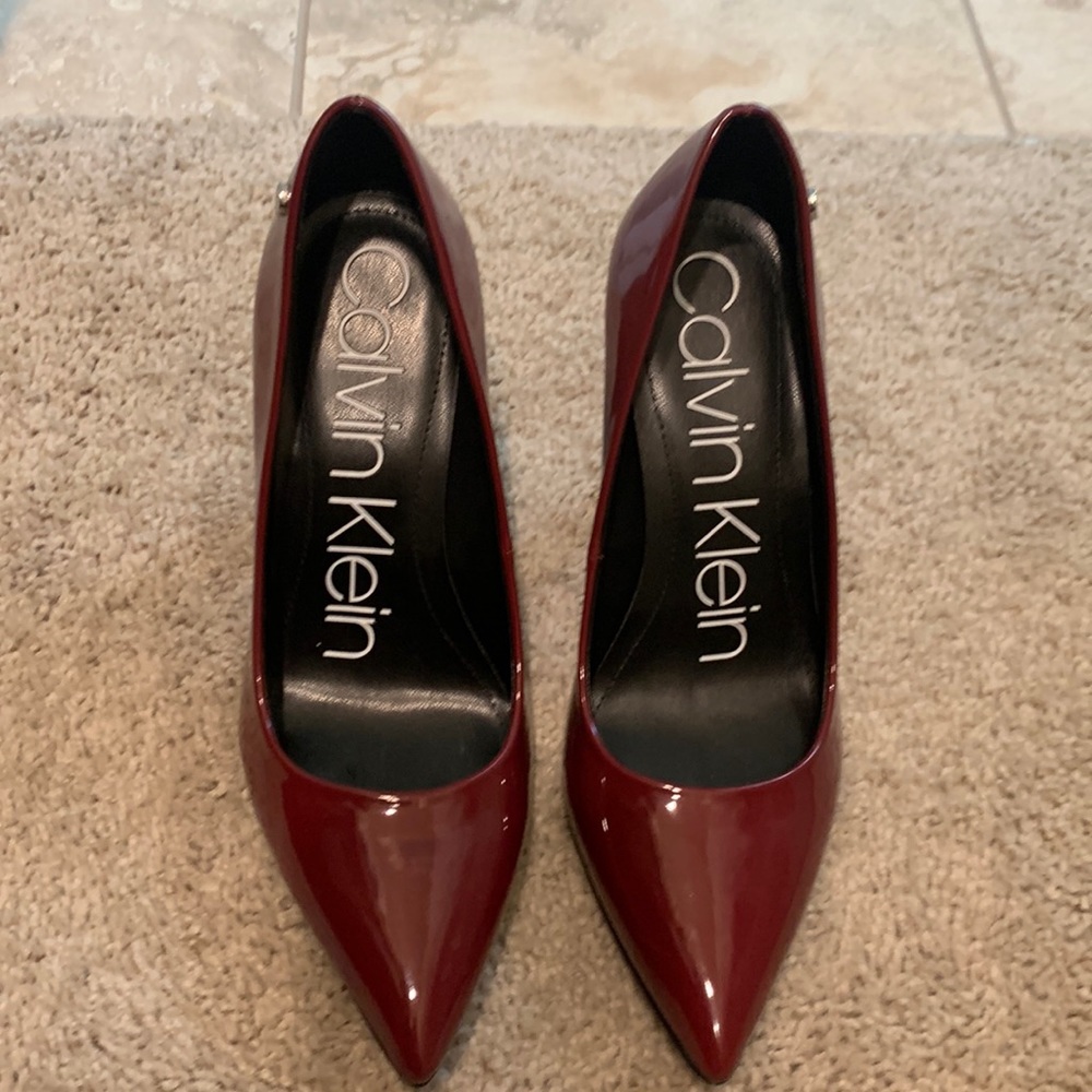 Calvin Klein, size 6, maroon red